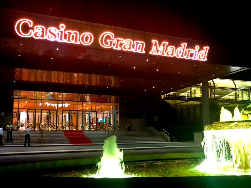 Entrada-del-Casino-Gran-Madrid-de-Torrelodones